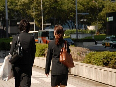 日本应届大学生就业内定率超过八成-日本经济