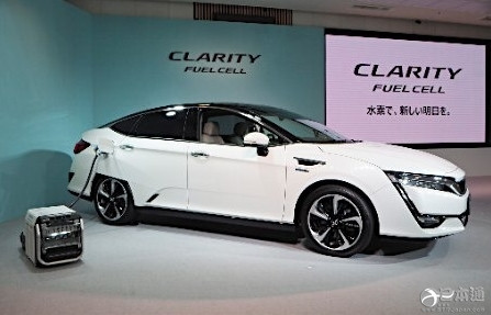 本田发售氢动力燃料电池车“CLARITY”