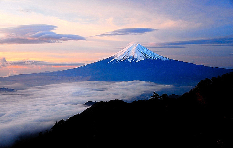 注意！富士山顶附近登山者“挤爆了”，日本政府呼吁这么做……