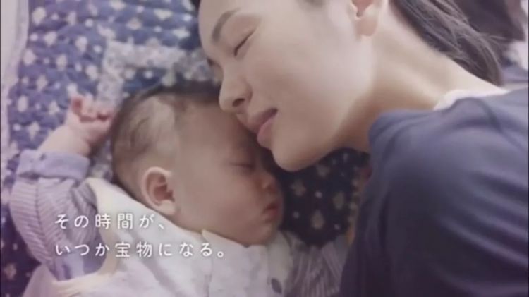 “丧偶式育儿”值得赞美吗？日本四则广告和一次跨国争论的思考