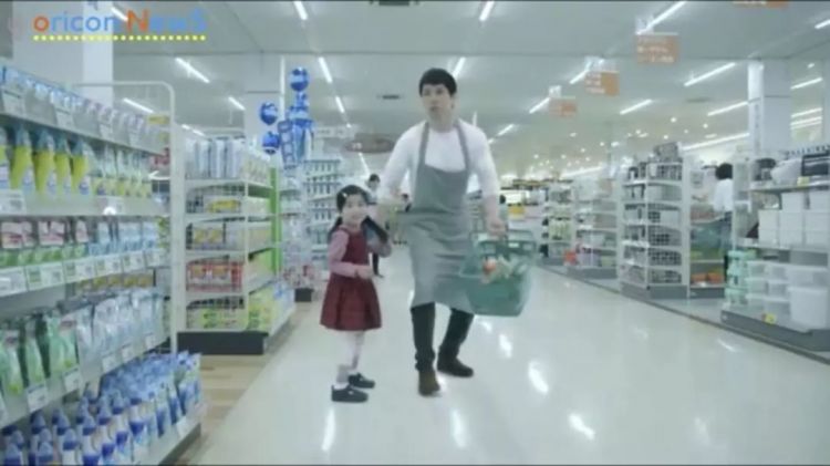 “丧偶式育儿”值得赞美吗？日本四则广告和一次跨国争论的思考