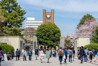 日本私立大学的学费持续上涨 工薪家庭不堪重负