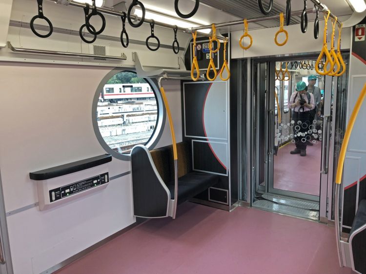 设有插座、免费Wi-Fi的日本丸之内线“2000系”列车开始运行