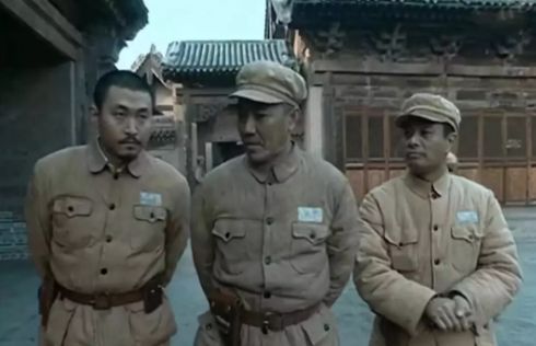 优衣库的新款,让我想起了《监狱风云》里的周润发... 优衣库的新款,让我想起了《监狱风云》里的周润发...