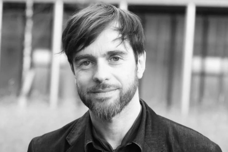 优衣库的新款,让我想起了《监狱风云》里的周润发... 优衣库的新款,让我想起了《监狱风云》里的周润发...