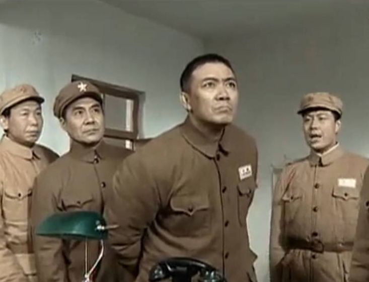 优衣库的新款,让我想起了《监狱风云》里的周润发... 优衣库的新款,让我想起了《监狱风云》里的周润发...