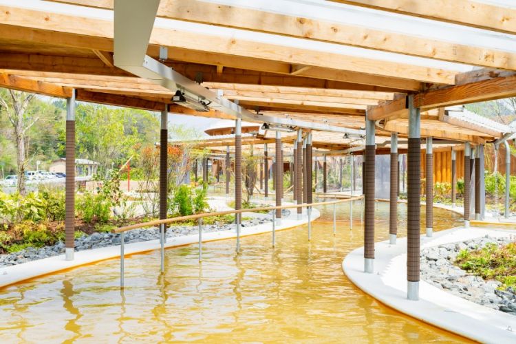 碳酸步行温泉浴，在坂茂设计的建筑中享受“Cure Park长汤”
