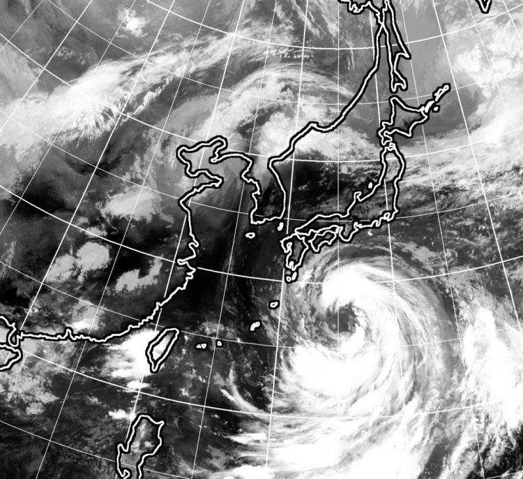 超大型台风10号“罗莎”逼近西日本，暴雨警戒已拉起