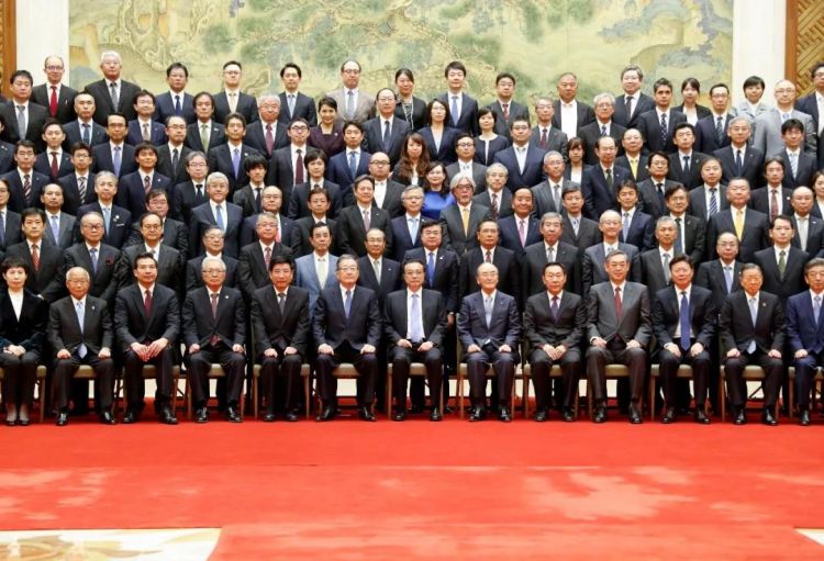 李克强会见日本经济界代表团并座谈