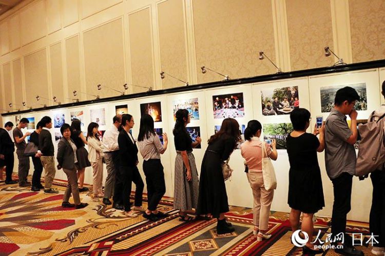 “新中国成立70周年特别演讲会·图片展·中国留学经验者访中团报告交流会”在东京举