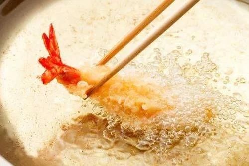被日本人奉为“国民速食天王”：明明是炸蔬菜，为啥叫“天妇罗”?
