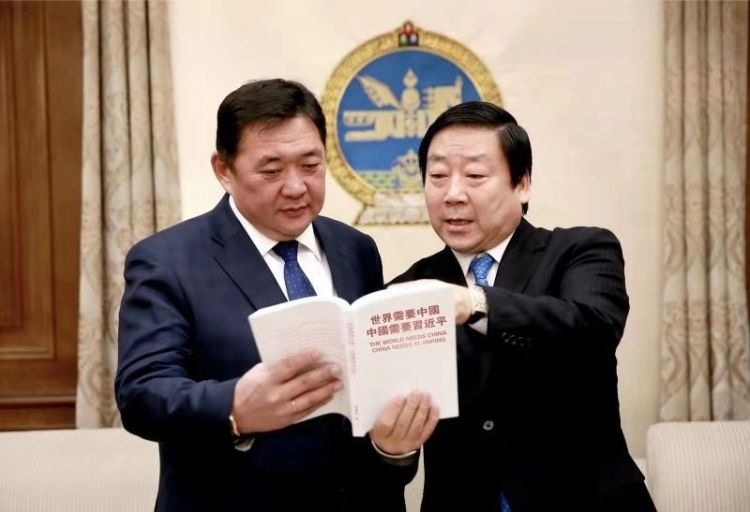 《世界需要中国 中国需要习近平》蒙古文版翻译完成