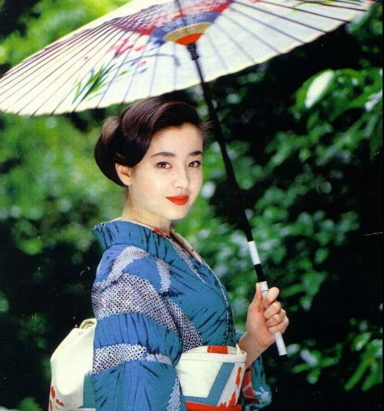 她就是美得不可方物的日式美人啊！