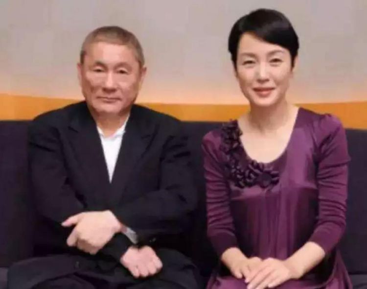 北野武净身出户后被情妇抛弃，哭丧脸接受采访的样子也太好笑了​