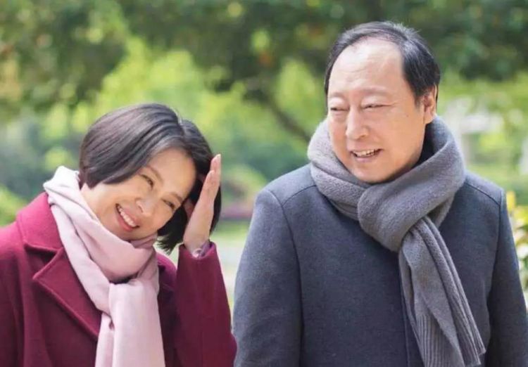 北野武净身出户后被情妇抛弃，哭丧脸接受采访的样子也太好笑了​