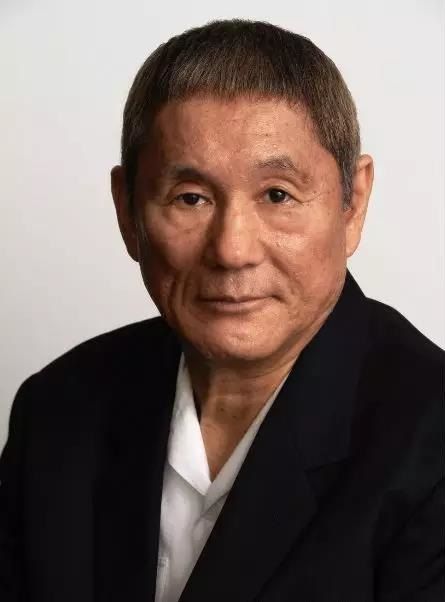 北野武净身出户后被情妇抛弃，哭丧脸接受采访的样子也太好笑了​