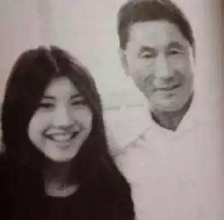 北野武净身出户后被情妇抛弃，哭丧脸接受采访的样子也太好笑了​