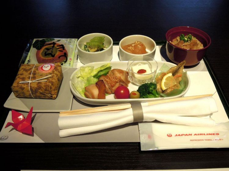 JAL特等舱提供特制航空餐，带你进一步感受香川魅力
