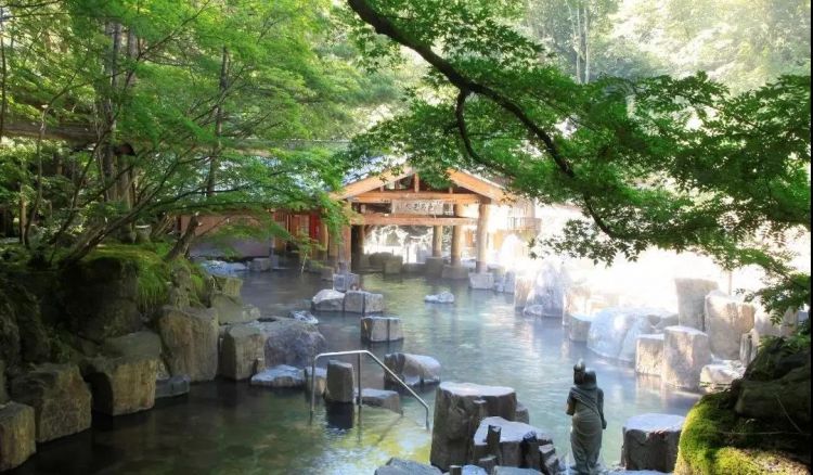 日本人对泡温泉到底有什么执念？