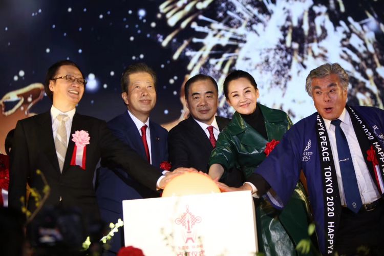 日本东京塔再燃“中国红”，欢庆中国传统春节