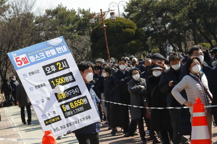 东亚疫情告急，韩国媒体却忙着黑日本、后悔捐口罩给中国