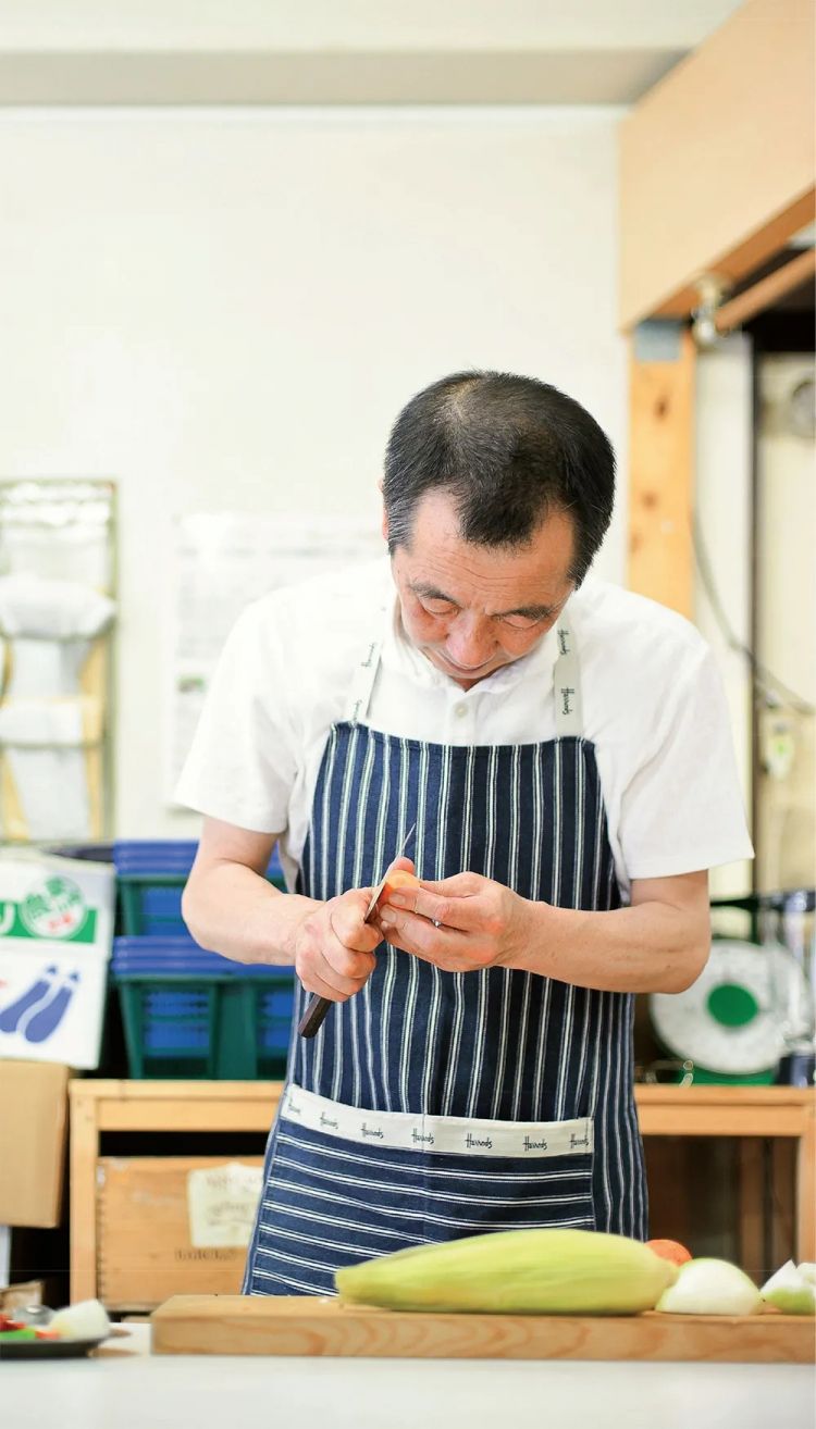 这位日本蔬菜店老板，用三十年时间开了这样一间“蔬菜教室”