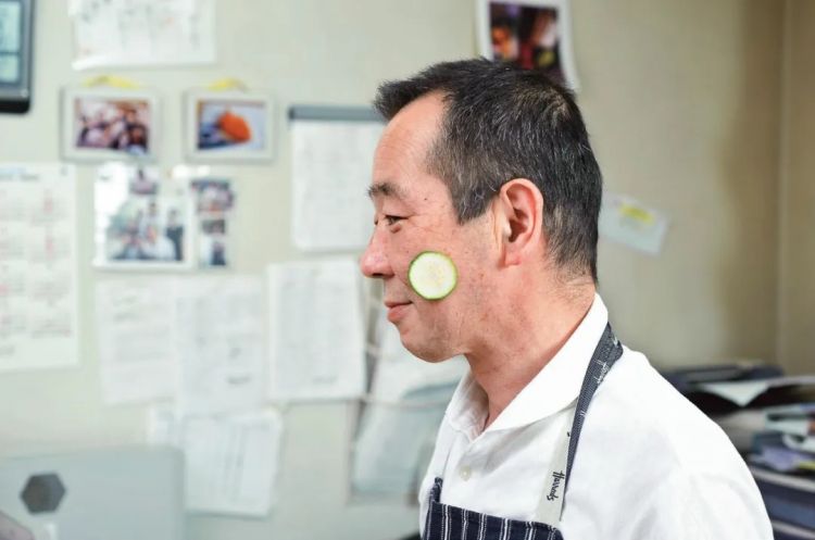 这位日本蔬菜店老板，用三十年时间开了这样一间“蔬菜教室”