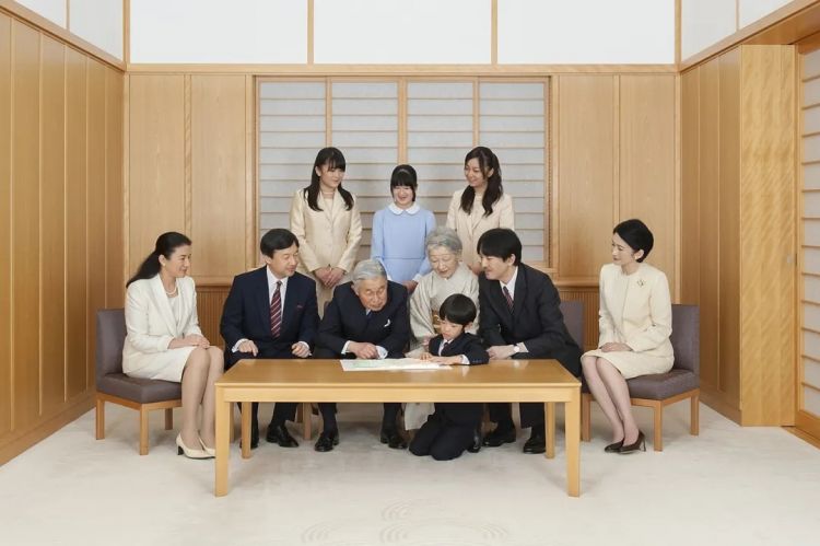 后疫情时代的日本皇室思考：未来天皇是爱子还是悠仁？