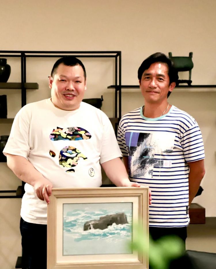 山川异域画传情，风月同天共丹青