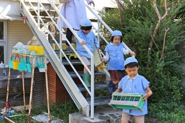 坂本龙一和小野洋子上过的“幼儿园”：教育的根源始终在生活中
