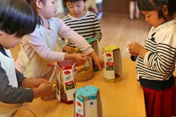坂本龙一和小野洋子上过的“幼儿园”：教育的根源始终在生活中