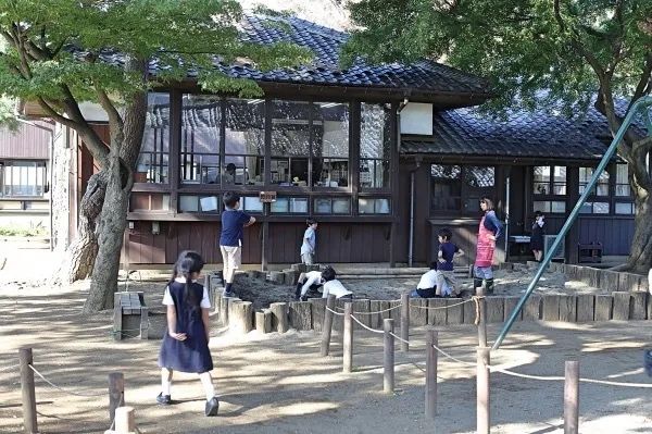 坂本龙一和小野洋子上过的“幼儿园”：教育的根源始终在生活中