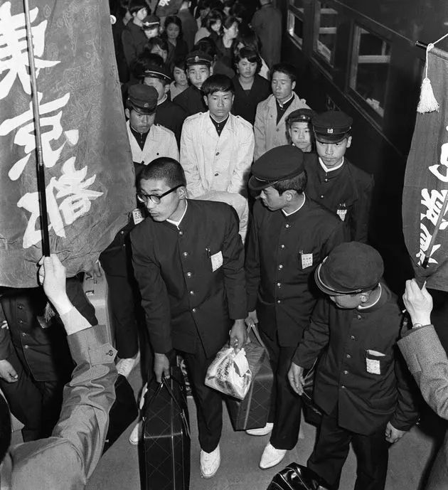 从农民工到日本首相热门人选，他的人生经历了什么？