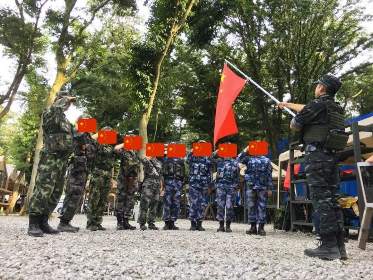 有一群日本人，迷上了中国解放军