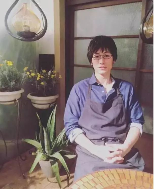 霓虹眼镜男子图鉴