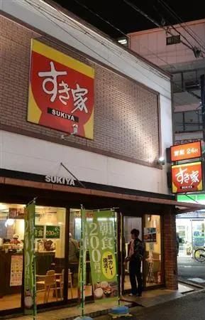 日本最大的咖喱店，被卷入了一场令人作呕的“表演”