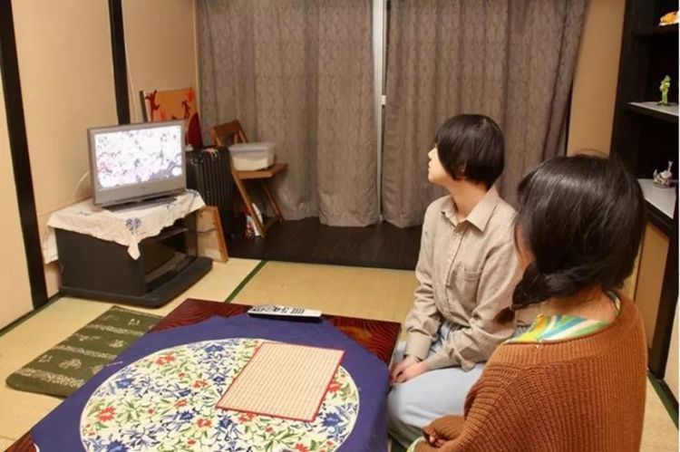 日本的“跨代同居”：老人和年轻人合租，提供廉价住房，还包做家务