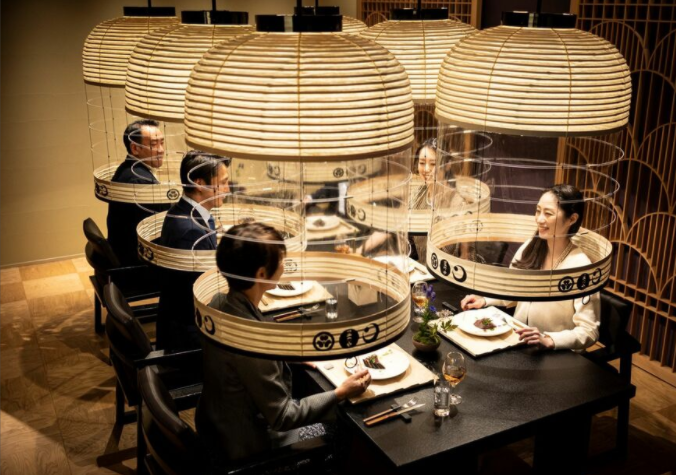 日本旅馆推出“灯笼聚餐”降低新冠病毒传播风险
