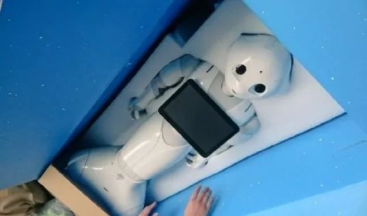 日本人发明了世界最聪明机器人，干啥啥不行