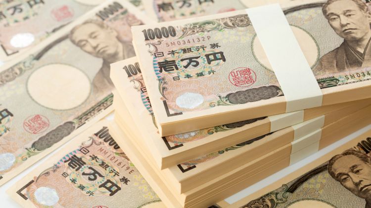 日元持续贬值跌至近4年8个月最低