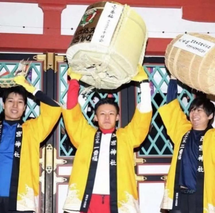 日本人新年抢头香，第一名才是倒霉蛋