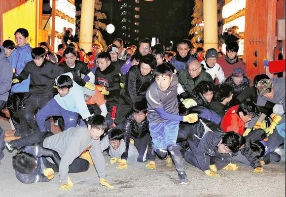 日本人新年抢头香，第一名才是倒霉蛋