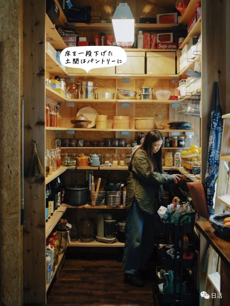 日本夫妇跟着网上视频徒手学盖房，一盖就是两年，最后的成果看惊了...
