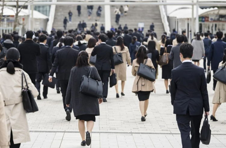 日本开始对留学生下手！2033年前招收40万留学生，并扩大奖学金制度