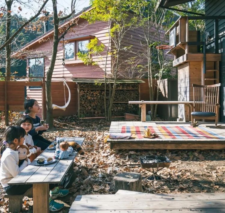 日本三胎家庭住进深山10年，买地仅9万人民币，独享广阔山林