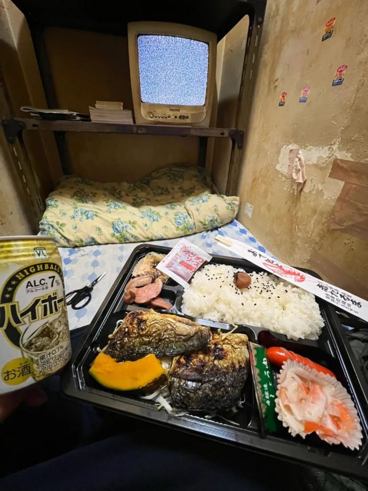 日本一网友旅途中偶遇超便宜酒店，一晚只要50元！走进一看傻眼：这…！？