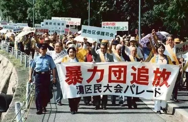 躺平的日本年轻人，迷上“暗黑兼职”