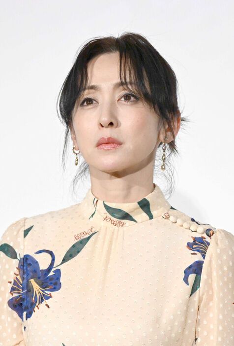 演员齐藤由贵结束30年婚姻 