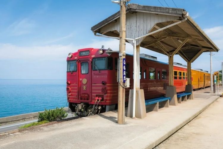 星空专列、NO.1观光列车......这些藏在日本山海绝景里面的“老东西”，真的很开门。