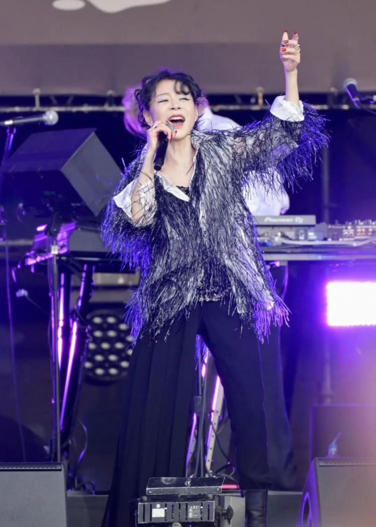 从昭和到令和，顶级歌姬中森明菜16年后奇迹现身舞台！